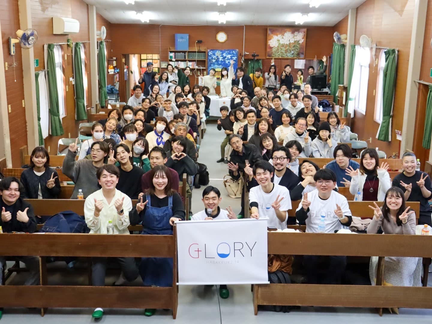 賛美集会GLORYの集合写真